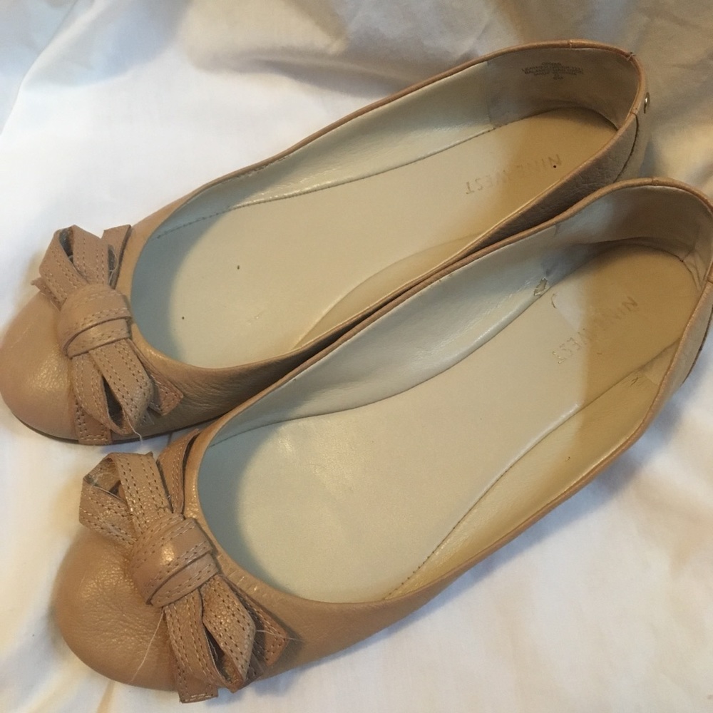 Nine West beige flats